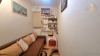 Útulný 2 izbový byt na ulici Komenského s teraskou a záhra - 9