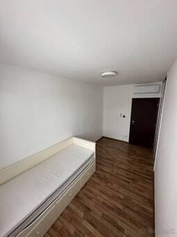 Štýlový 3-izbový byt so záhradou, klimatizáciou a parkovaním - 9