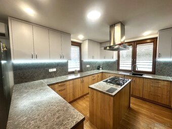 Rodinný dom snov v Košeci – priestranný bungalov s dvojgaráž - 9