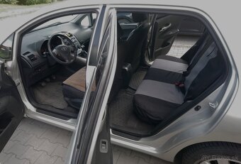 Toyota Auris 1,6 benzín - 9