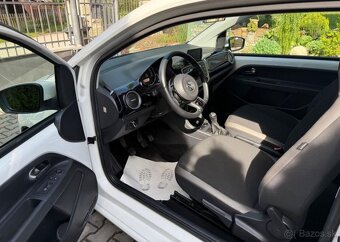 Volkswagen Up 1,0i klima tempomat výhř.sedad benzín manuál - 9