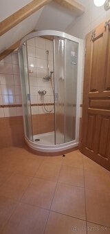 Ponúkame na predaj štýlový vidiecky dom v Košariskách - 9