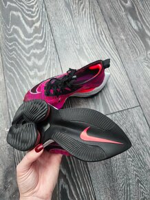 Profesionalne bezecke tenisky Nike Air Zoomx Atomknit - 9