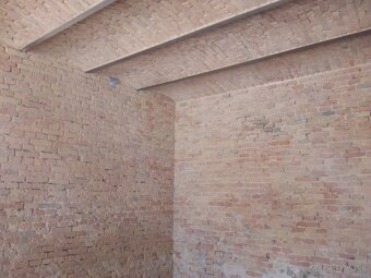 Pieskovanie kameňa, betónu a tehál - 9