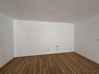 Posledný voľný samostatný byt s pozemkom a terasou, bezpečuj - 9