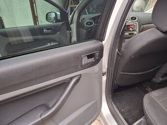 Predám Ford focus - 9