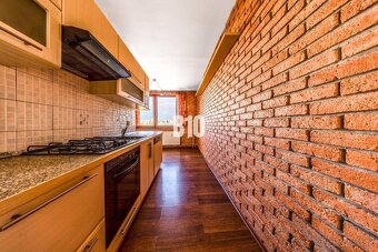 2 IZBOVÝ BYT S VÝHĽADOM NA MESTO NA SEVERE PETRŽALKY - ul. V - 9