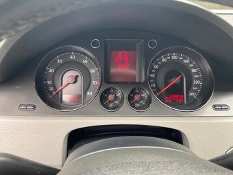 Volkswagen Passat B6 Variant 1.6 FSI 85 kW - 9