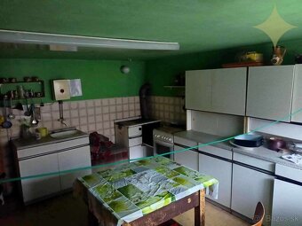Predaj, rodinný dom s veľkým pozemkom vhodný na podnikanie - 9
