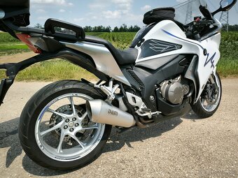 Honda VFR 1200F 2011 - 9