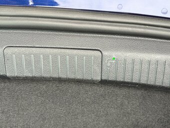 Volkswagen Golf 2.0 TDI Highline - 9