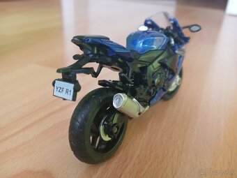 Modely autíčiek a motorka - 9