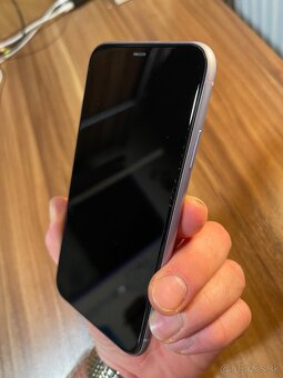 iPhone 11 Lila 64GB - 9