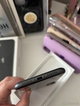iPhone 11 black - 9