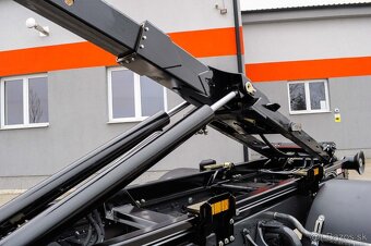 MERCEDES NOVÝ HÁKOVÝ NOSIČ KONTAJNEROV HYDRAULICKÁ RUKA EU5 - 9