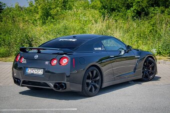 Nissan GT-R 2008 - 9