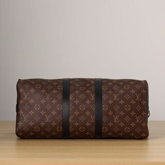 LOUIS VUITTON - 9