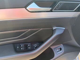 Volkswagen Passat Variant 2.0 TDI Elegance A/T - 9