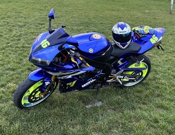 Yamaha R1 - 9