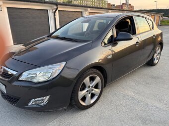 Opel Astra J 1.4 74kw 2010 - 9