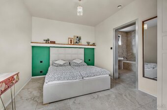 Priestranný, komfortný a kvalitne postavený dom, Sološnica - 9