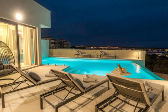 Chorvátsko-Luxusná vila s bazénom a výhľadom na more - 9