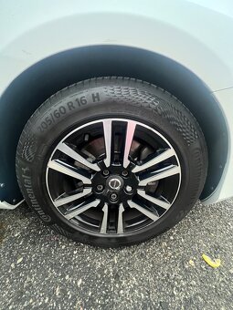 Predám Volvo v40 ročník 2017 - 9