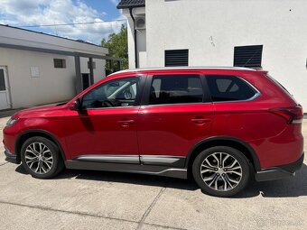 Mitsubishi Outlander SUV - 9