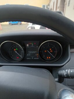 Land Rover Discovery 2.0D SD4 HSE AWD A/T - 9