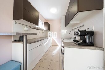 Samostatne stojaci rodinný domček vo Vrakuni v uzavretom kom - 9