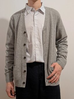 V-Neck Cardigan UNIQLO šedý kardigan Premium Lambswool - 9
