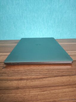 Apple MacBook Pro 2018 – i7 / 16GB / 256GB - 9