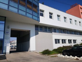 Kancelárske a skladové priestory na Vajnorskej ulici na pren - 9