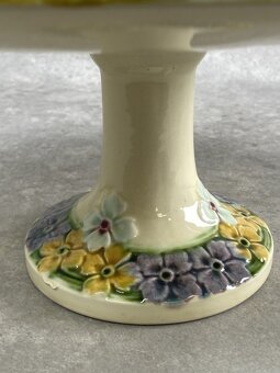 Secesné keramické taniere s nástolcom na tortu / dekor kvety - 9