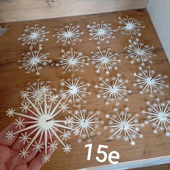 staré vianočné ozdoby. - 9