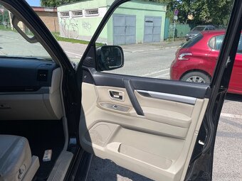 Mitsubishi Pajero 3,2 DiD 7 miestne - 9