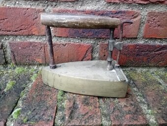 Predám staré žehličky - 9