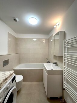 DOSTUPNÉ IHNEĎ: MODERNÝ 2i BYT s výhľadom na Staré Mesto - 9