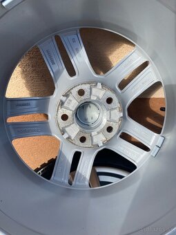 AUDI A4 B9 Predám Zimnú Sadu 225/50/R17 - 9