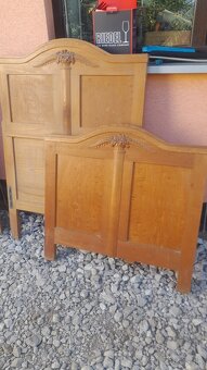 Starožitná posteĺ, drevené skrinky - 9