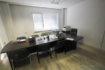 PRENÁJOM kancelárie 24 m2 neďaleko centra mesta, Koceľova u - 9