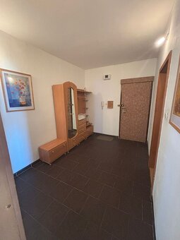 Na prenájom veľký 2 izbový byt Nitra - Čermáň, skvelá lokali - 9