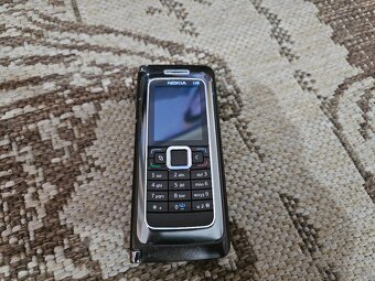 Nokia E90 communicator - 9