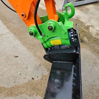Minibager Hitachi ZX 26U - 9
