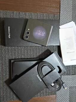 Samsung Z FLIP 5 - 9