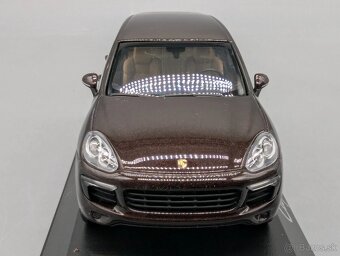 1:43 Minichamps Porsche Cayenne Diesel - 9