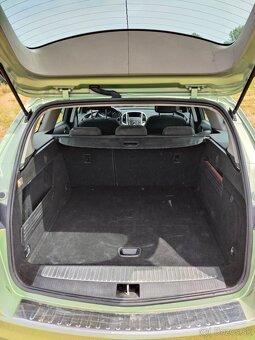 Opel Astra J ST 1,6 benzin (2011) - 9
