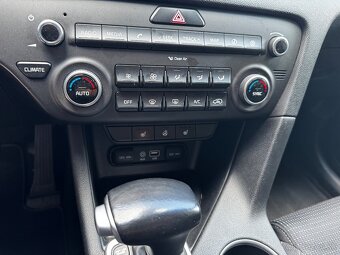 KIA Sportage 2.0 CRDi 4WD 4x4 odpocet Dph - 9