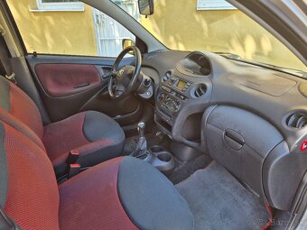 Toyota yaris 1.4D4D - 9