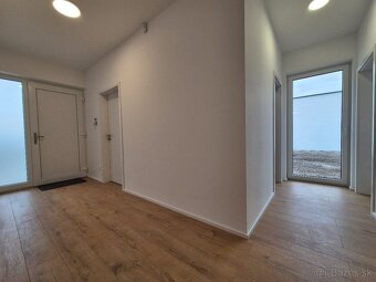 4 – IZB. BUNGALOV, 3 PARK.STÁTIA, TERASA,VEĽKÉ BLAHOVO - 9